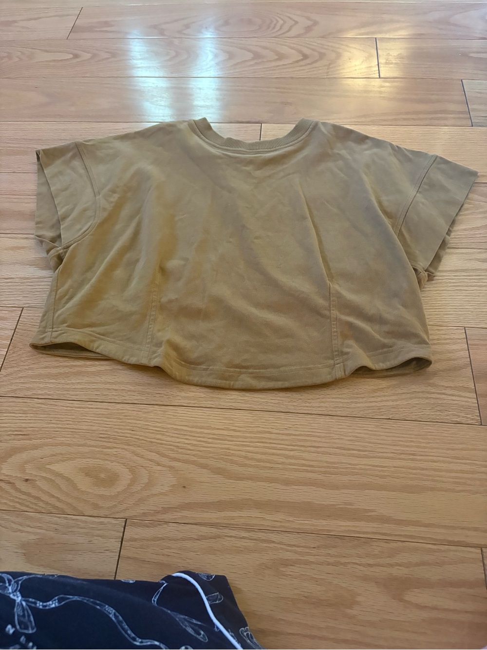 lululemon athletica Cropped Short Sleeve Top in Tan